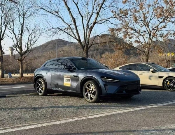 小米YU7真车图